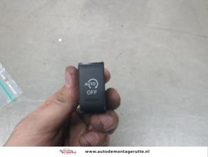 O201353 Gebruikte start/stop schakelaar Nissan Micra