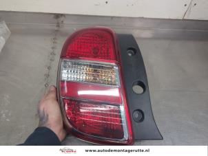O201357 Gebruikte achterlicht links Nissan Micra