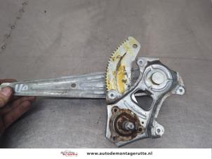 O201368 Gebruikte ruitmechaniek 4deurs rechts-achter Nissan Micra