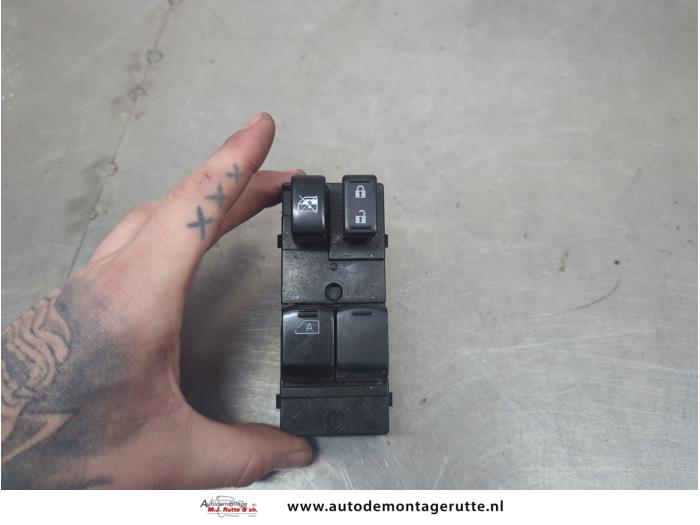 Gebruikte Combischakelaar ramen Nissan Micra O201369