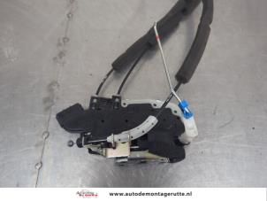 O201372 Gebruikte deurslot mechaniek 4deurs links-voor Nissan Micra