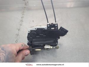 O201373 Gebruikte deurslot mechaniek 4deurs rechts-achter Nissan Micra