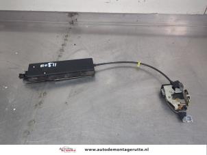 O201397 Gebruikte slotmechaniek achterklep Landrover Discovery