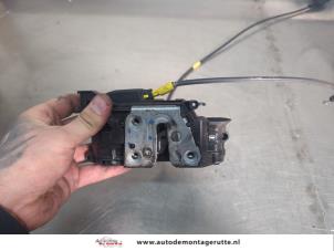 O201420 Gebruikte deurslot mechaniek 2deurs links Renault Kangoo