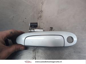 O201425 Gebruikte portiergreep 4deurs links-voor Toyota Yaris