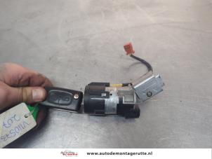 O201448 Gebruikte kontaktslot+sleutel Peugeot 207