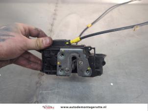 O201464 Gebruikte deurslot mechaniek 2deurs links Renault Kangoo