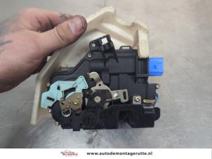 O201480 Gebruikte deurslot mechaniek 4deurs links-achter Volkswagen Golf