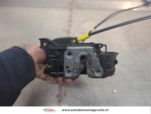 O201483 Gebruikte deurslot mechaniek 2deurs links Renault Kangoo
