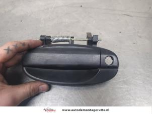 O201527 Gebruikte portiergreep 4deurs links-voor Chevrolet Aveo