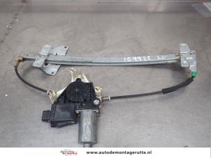 O201555 Gebruikte ruitmechaniek 4deurs links-voor Mitsubishi Space Star