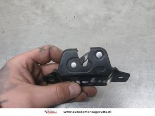 O201638 Gebruikte slotmechaniek achterklep Peugeot Partner