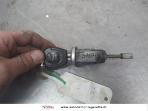 O201651 Gebruikte deurslot cilinder links Seat Arosa