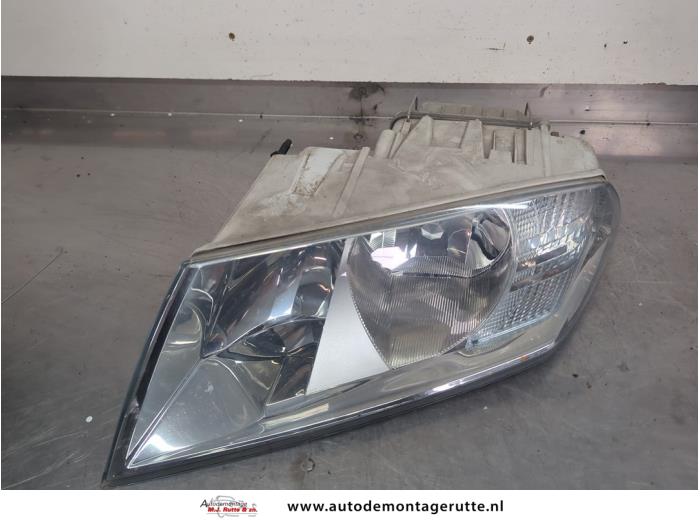 Gebruikte Koplamp links Skoda Octavia O201697