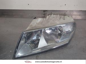 O201697 Gebruikte koplamp links Skoda Octavia