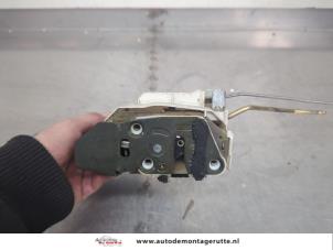 O201701 Gebruikte deurslot mechaniek 4deurs links-voor Suzuki Wagon R+