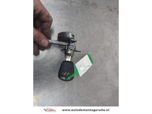 O201780 Gebruikte deurslot cilinder links Hyundai Getz