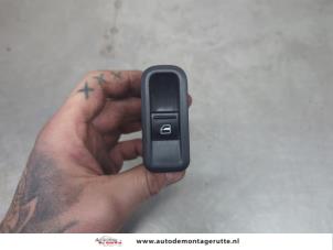 O201786 Gebruikte elektrisch raam schakelaar Skoda Fabia