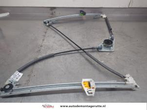 O201794 Gebruikte ruitmechaniek 4deurs rechts-voor Renault Megane Scenic