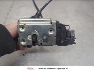 O201823 Gebruikte deurslot mechaniek 4deurs links-voor Citroen C3