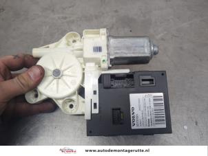 O201838 Gebruikte raammotor portier Volvo V50