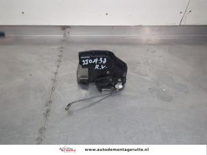 O201937 Gebruikte deurslot mechaniek 2deurs rechts Suzuki Swift