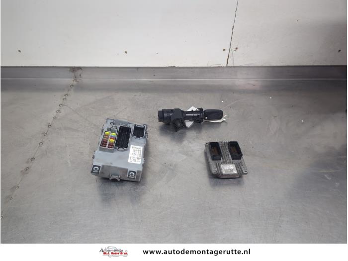Gebruikte Kontaktslot + computer Ford Ka II 1.2 Prijs op aanvraag aangeboden door Autodemontage M.J. Rutte B.V.
