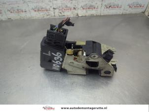 O201997 Gebruikte deurslot mechaniek 2deurs links BMW 3-Serie