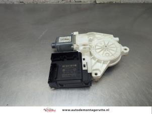 O202018 Gebruikte raammotor portier Volkswagen Golf Plus