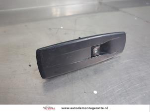 O202042 Gebruikte elektrisch raam schakelaar Renault Megane