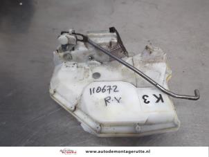 O202059 Gebruikte portierslot mechaniek 2deurs rechts Suzuki Swift