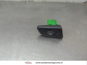 O202098 Gebruikte verwarmingsschakelaar achterruit Citroen C1