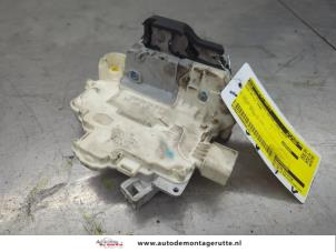 O202131 Gebruikte deurslot mechaniek 4deurs links-voor Audi A6