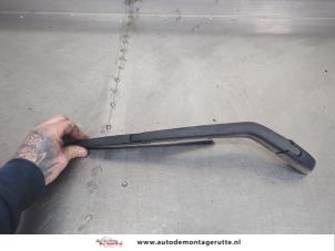 O202143 Gebruikte ruitenwisserarm achter Toyota IQ