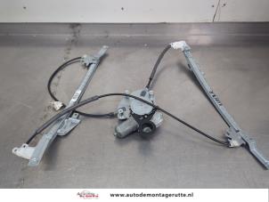 O202156 Gebruikte ruitmechaniek 2deurs rechts-voor Toyota IQ