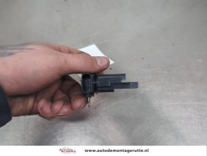 O202185 Gebruikte luchthoeveelheidsmeter Toyota IQ