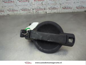 O202261 Gebruikte portiergreep 2deurs links Fiat Doblo