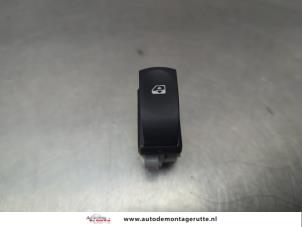 O202278 Gebruikte elektrisch raam schakelaar Renault Twingo