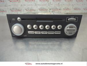 O202284 Gebruikte radio cd speler Mitsubishi Colt