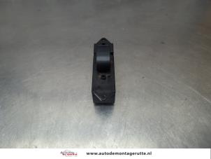 O202287 Gebruikte raam schakelaar elektrisch Mitsubishi Colt