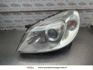 O202311 Gebruikte koplamp links Mercedes B-Klasse
