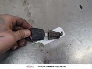 O202353 Gebruikte portierslot cilinder links Citroen C1