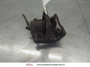 O202397 Gebruikte remklauw (tang) rechts-voor Nissan Micra