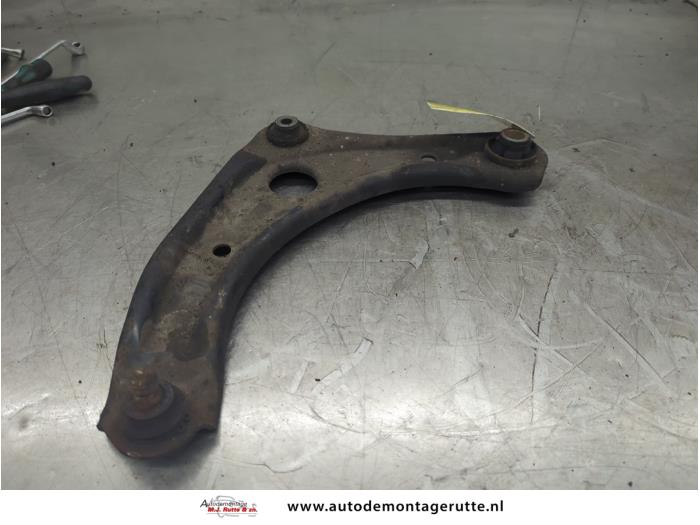 Gebruikte Draagarm links-voor Nissan Micra O202420