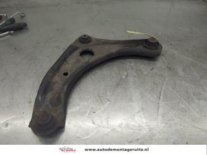 O202420 Gebruikte draagarm links-voor Nissan Micra