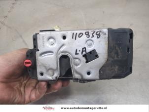 O202555 Gebruikte portierslot mechaniek 4deurs links-achter Opel Astra
