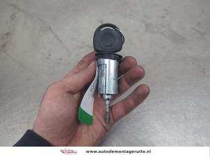 O202577 Gebruikte sleutel+contactslot Opel Tigra