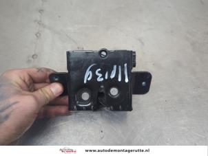 O202610 Gebruikte achterklep slotmechaniek Opel Antara