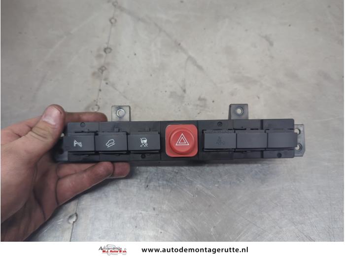 Gebruikte Gevarenlicht Schakelaar Opel Antara O202620