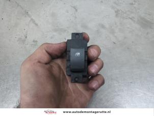 O202646 Gebruikte raam schakelaar elektrisch Opel Antara